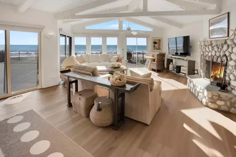 Living - 545 Beach Dr, Aptos, CA 95003 photo 2 of 5