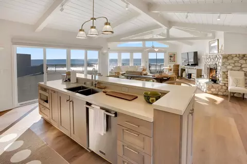 Kitchen - 545 Beach Dr, Aptos, CA 95003 photo 4 of 6