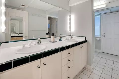 Bath - 545 Beach Dr, Aptos, CA 95003 photo 5 of 7