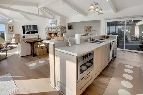 Kitchen - 545 Beach Dr, Aptos, CA 95003 photo 5 of 6