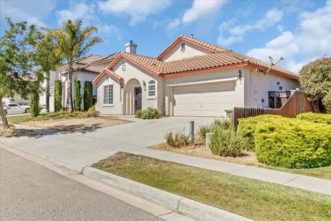 1233 Greenleaf Loop, Greenfield, CA 93927 photo 2