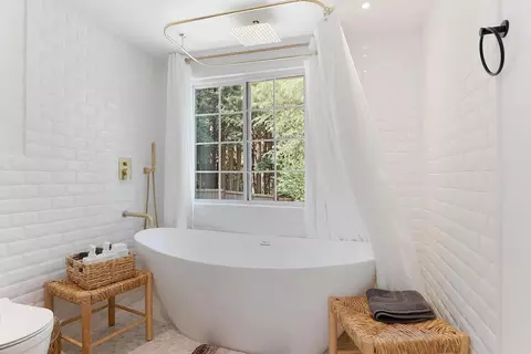 Bath - 1003 Laurel Gln, Soquel, CA 95073 photo 1 of 5