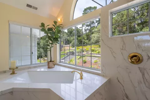 Bath - 6 Huckleberry Ct, Monterey, CA 93940 photo 2 of 3
