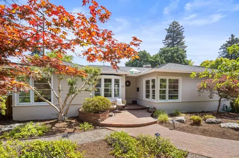 1711 Guinda St, Palo Alto, CA 94303