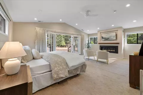 Bedroom - 23435 Summit Rd, Los Gatos, CA 95033 photo 2 of 4