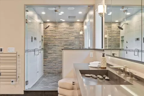 Bath - 23435 Summit Rd, Los Gatos, CA 95033 photo 4 of 5