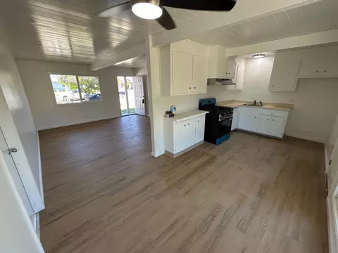 Living - 452 Vallejo St, Salinas, CA 93906 photo 2 of 4