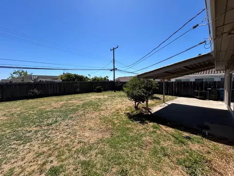 Exterior - 452 Vallejo St, Salinas, CA 93906 photo 5 of 8