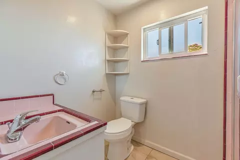 Bath - 2718 Ferguson Rd, Gilroy, CA 95020 photo 4 of 8