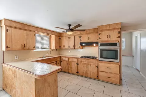 Kitchen - 2718 Ferguson Rd, Gilroy, CA 95020 photo 3 of 12