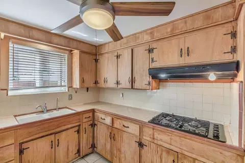Kitchen - 2718 Ferguson Rd, Gilroy, CA 95020 photo 5 of 12