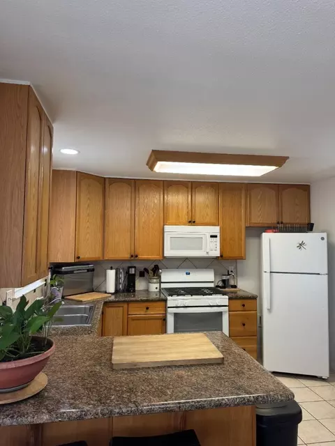 Kitchen - 2718 Ferguson Rd, Gilroy, CA 95020 photo 8 of 12