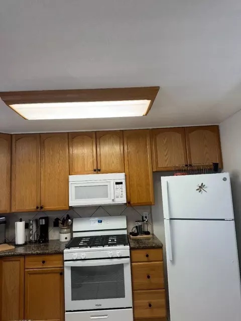 Kitchen - 2718 Ferguson Rd, Gilroy, CA 95020 photo 11 of 12