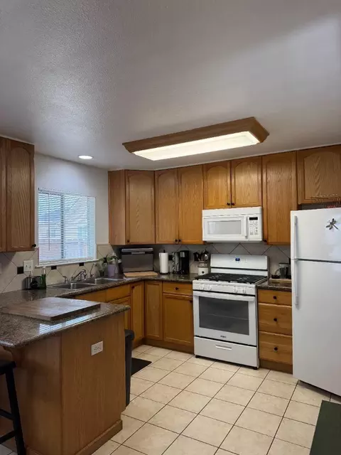 Kitchen - 2718 Ferguson Rd, Gilroy, CA 95020 photo 10 of 12