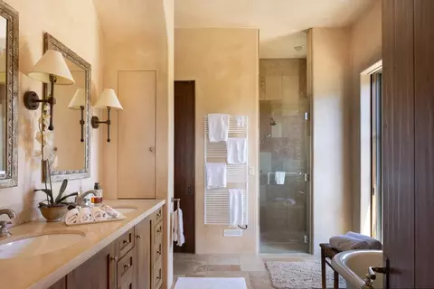 Bath - 3200 Red Wolf Dr, Carmel, CA 93923 photo 1 of 7
