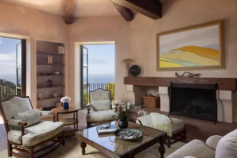 Living - 3200 Red Wolf Dr, Carmel, CA 93923 photo 3 of 7