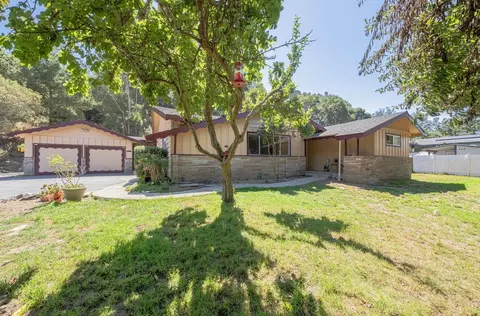 454 Paradise Rd, Salinas, CA 93907