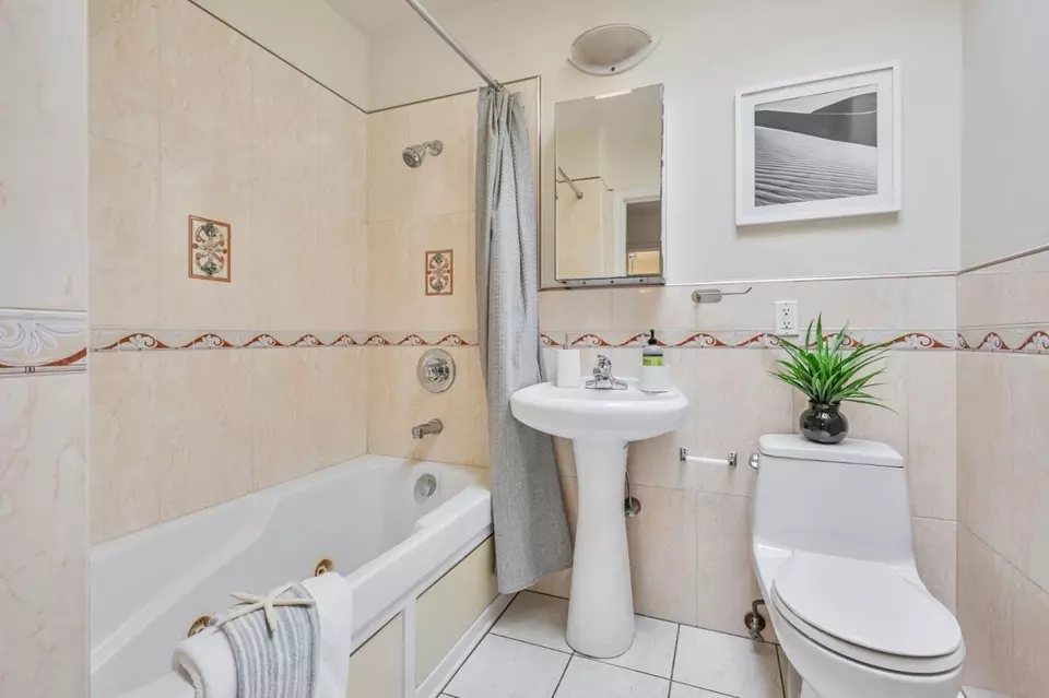 Bath - 569 Chenery St, San Francisco, CA 94131 photo 1 of 1