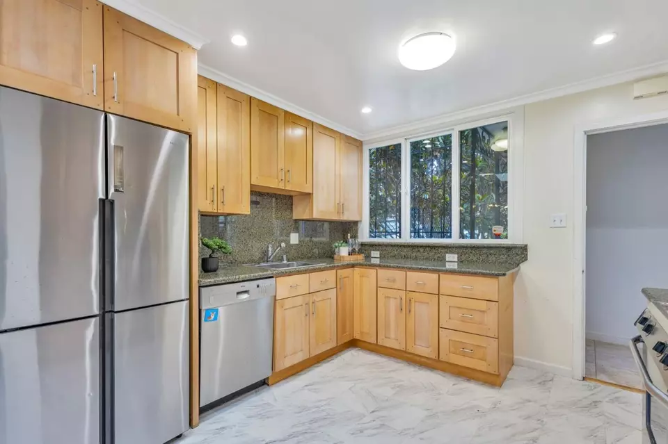 Kitchen - 569 Chenery St, San Francisco, CA 94131 photo 3 of 4