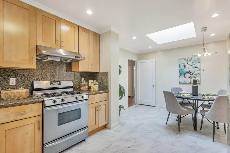 Kitchen - 569 Chenery St, San Francisco, CA 94131 photo 4 of 4