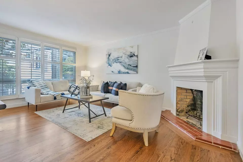 Living - 569 Chenery St, San Francisco, CA 94131 photo 2 of 3