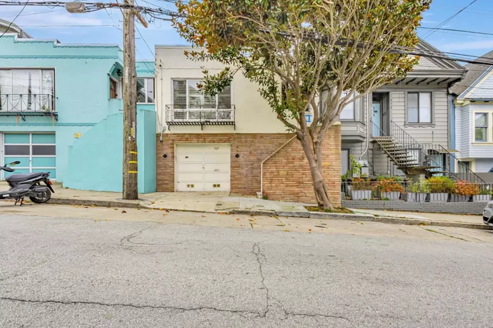 Exterior - 569 Chenery St, San Francisco, CA 94131 photo 1 of 6