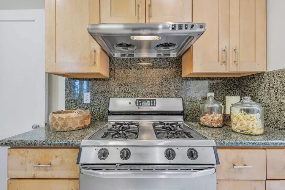 Kitchen - 569 Chenery St, San Francisco, CA 94131 photo 2 of 4