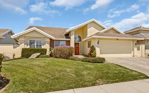 329 Westminster Dr, Salinas, CA 93906