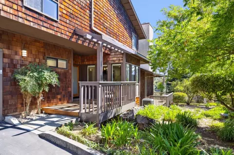 3 Carriage Ct, Menlo Park, CA 94025