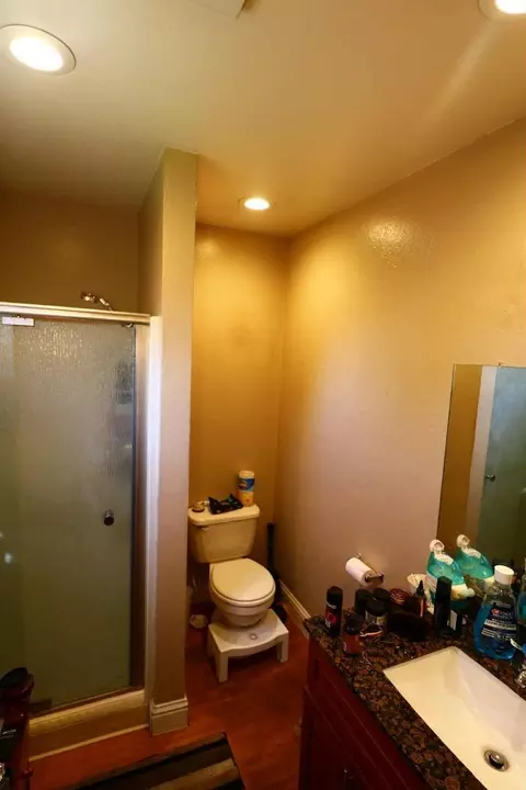 Bath - 6 Linscheid Dr, Pittsburg, CA 94565 photo 1 of 2