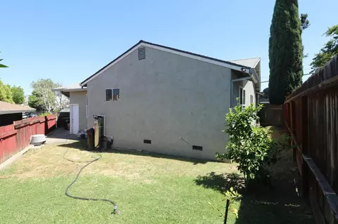 Exterior - 6 Linscheid Dr, Pittsburg, CA 94565 photo 3 of 4