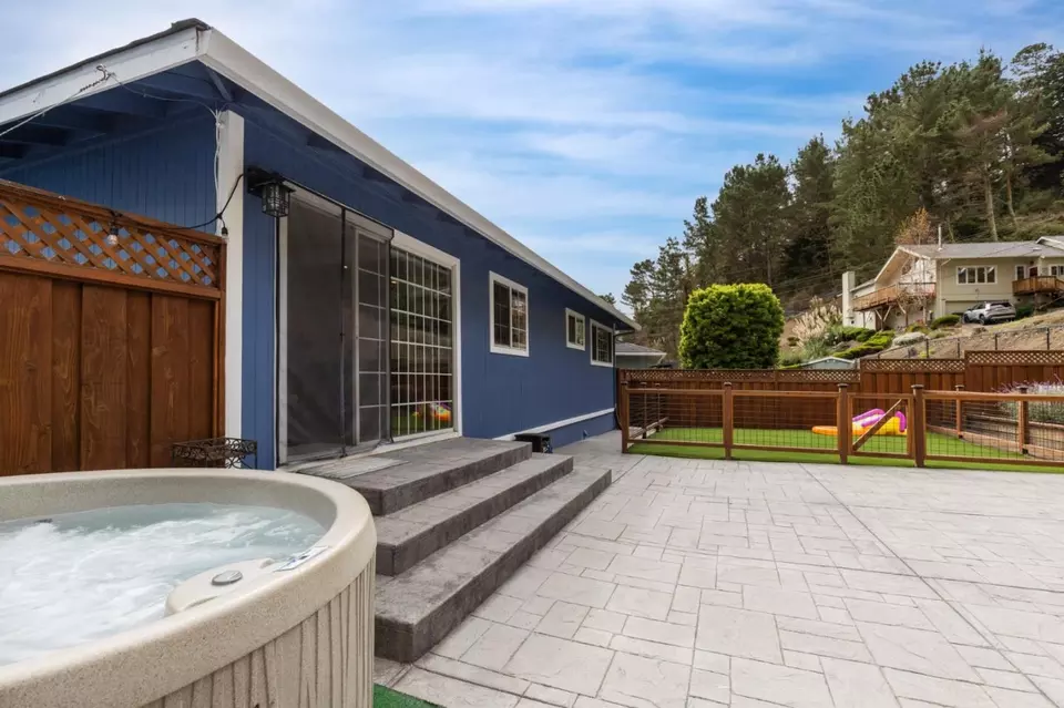 Exterior - 1048 Banyan Way, Pacifica, CA 94044 photo 3 of 7