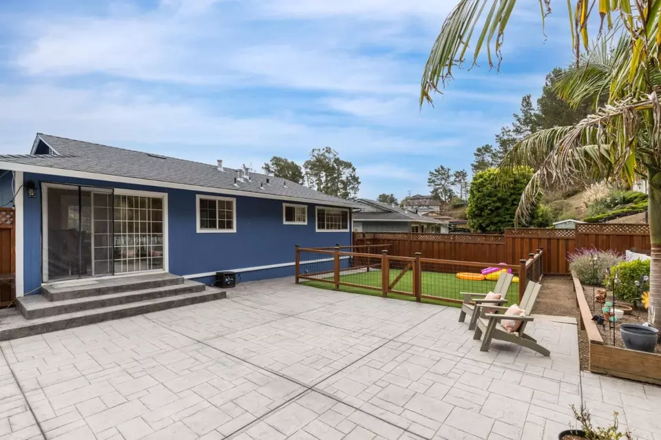 Exterior - 1048 Banyan Way, Pacifica, CA 94044 photo 4 of 7