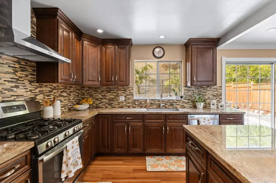 Kitchen - 1048 Banyan Way, Pacifica, CA 94044 photo 2 of 3