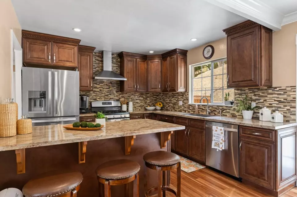 Kitchen - 1048 Banyan Way, Pacifica, CA 94044 photo 3 of 3