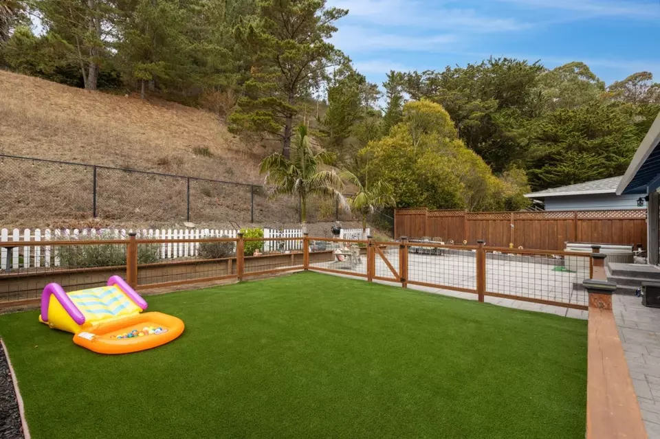 Exterior - 1048 Banyan Way, Pacifica, CA 94044 photo 6 of 7