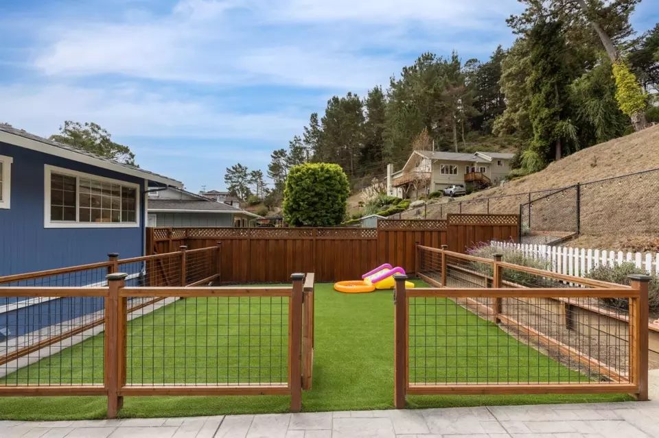 Exterior - 1048 Banyan Way, Pacifica, CA 94044 photo 5 of 7