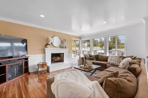 Living - 1048 Banyan Way, Pacifica, CA 94044 photo 1 of 4