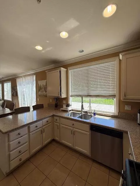 1058 Sardinia Dr, Salinas, CA 93905 photo 11