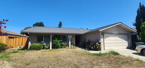 950 Peach Ct, Hollister, CA 95023