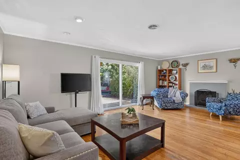 Living - 1412 Lassen St, Vallejo, CA 94591 photo 2 of 3
