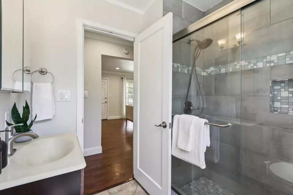 Bath - 1413 San Juan Ave, San Jose, CA 95110 photo 2 of 3