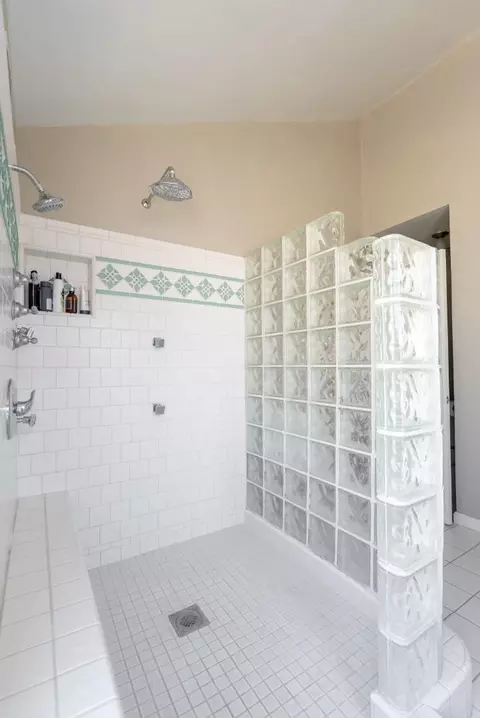 Bath - 911 Saint Ann Dr, Paso Robles, CA 93446 photo 3 of 4