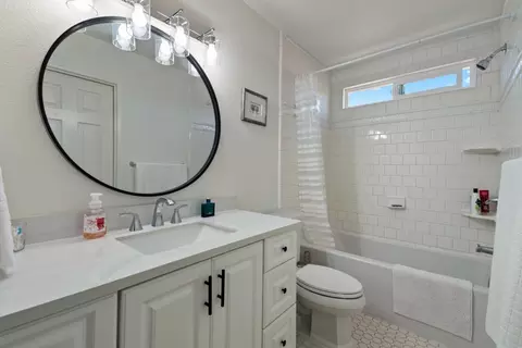 Bath - 911 Saint Ann Dr, Paso Robles, CA 93446 photo 4 of 4