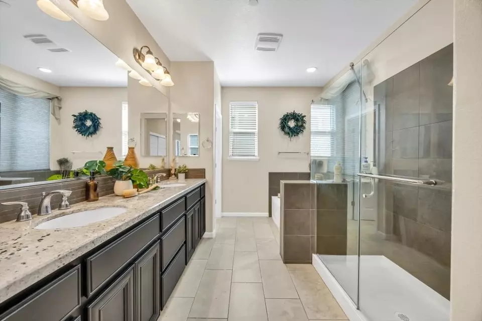 Bath - 804 Berry Creek Dr, Rocklin, CA 95765 photo 2 of 4