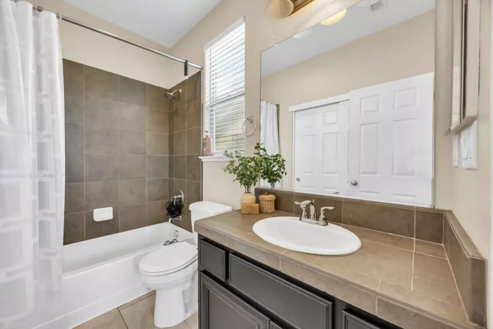 Bath - 804 Berry Creek Dr, Rocklin, CA 95765 photo 1 of 4