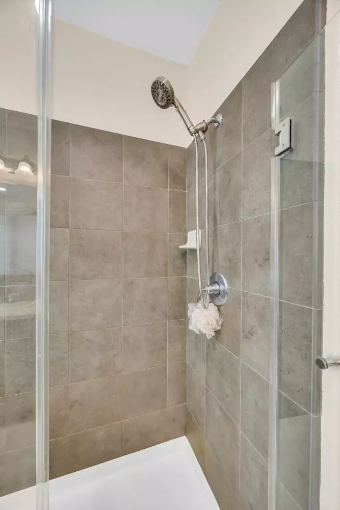 Bath - 804 Berry Creek Dr, Rocklin, CA 95765 photo 4 of 4