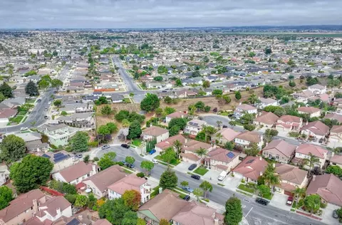 822 Castleton St, Salinas, CA 93906 photo 2