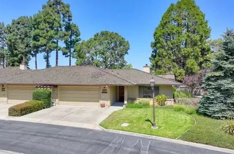330 Woodside Dr 104, Salinas, CA 93901
