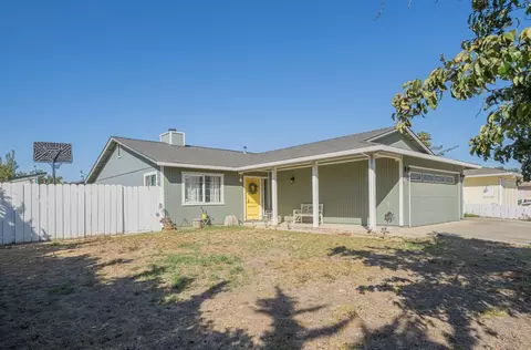 15 Elmwood Dr, Greenfield, CA 93927